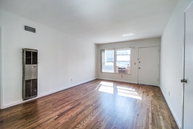 Building Photo - 12243 Vanowen St
