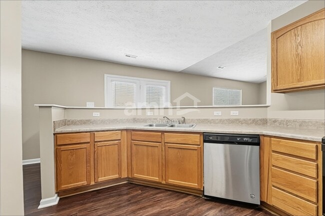 Building Photo - 6100 Glenmay Dr