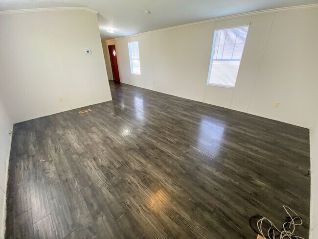 Foto del edificio - Convenient Bell City Rental | Just Minutes from the Helms Road LNG Park & Ride