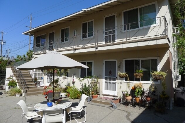 Primary Photo - 461-463 W Riverside Dr