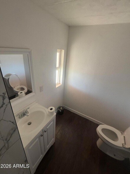 Foto del edificio - 14210 W Cameron St