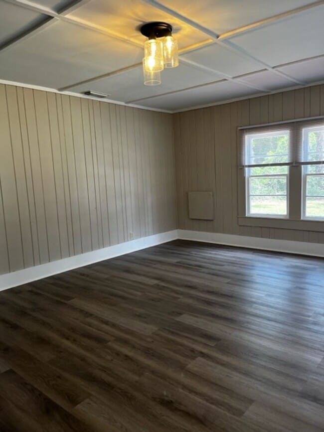 Building Photo - 2 Bedroom 1 Bath House