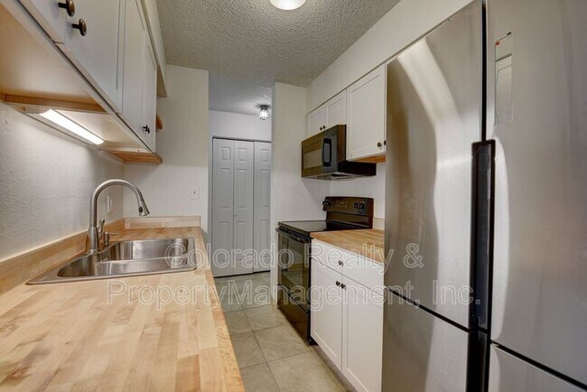 Building Photo - 140 E Highline Cir