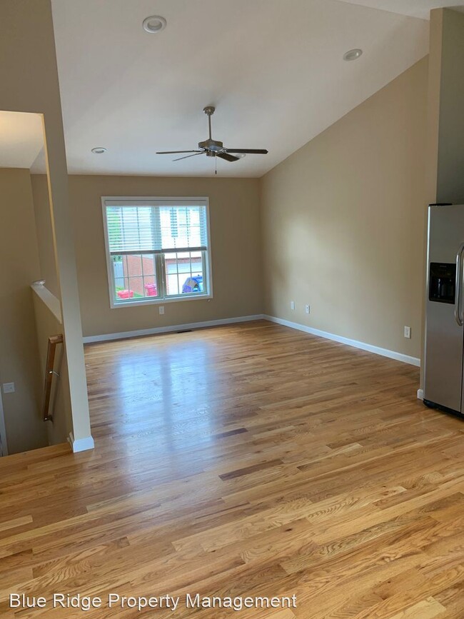 Building Photo - 2 br, 2 bath House - 1720 Skyline Drive #107