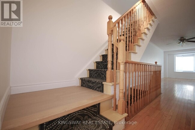 Photo du bâtiment - 5255-5255 Palmetto Pl