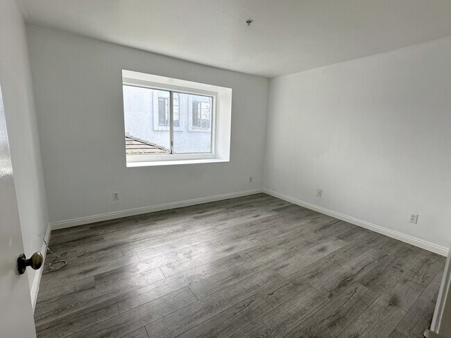 Building Photo - 1522 S Baldwin Ave