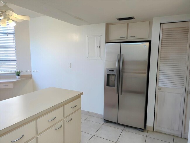 Building Photo - 9531 Seagrape Drive, Davie, FL 33324 - 3 B...