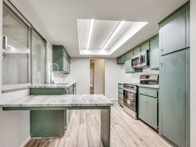 Foto del edificio - Updated 3 Bed 2 Bath In OKC