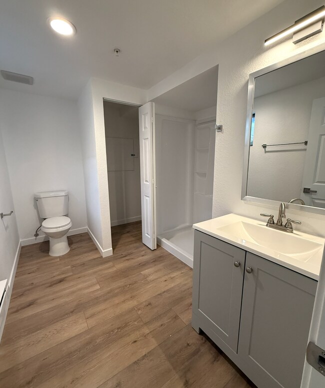 Building Photo - 2 weeks free!! 5080B E Warren Ave, Unit 52...