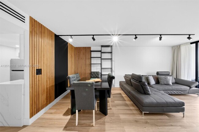 Foto del edificio - 3401 N Country Club Dr