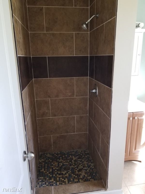 Foto del edificio - 1 br, 1 bath Apartment - 1002 Green Ridge Ave