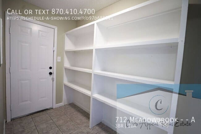 Foto del edificio - 712 Meadowbrook St