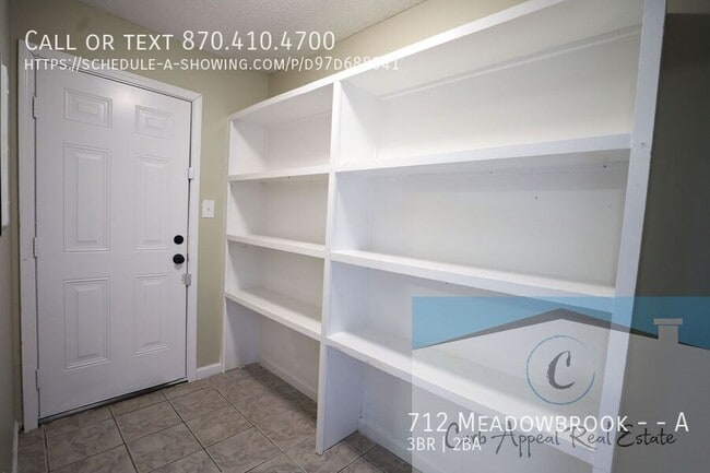 Building Photo - 712 Meadowbrook St
