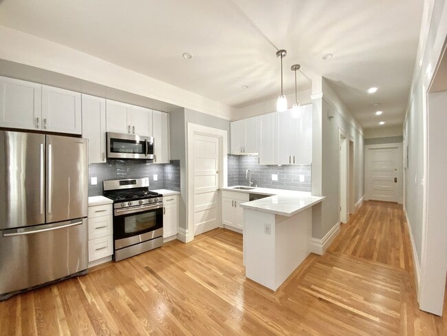 Building Photo - FULLY REMODELED 2BR/1BA. Dishwasher! Laund...