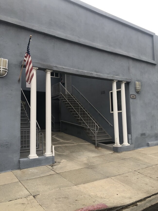 Building Photo - 161 W Channel Rd