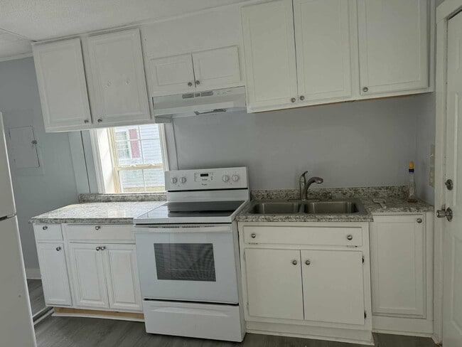 Building Photo - 2302 9th Ave