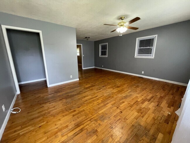 Building Photo - Cute 3/1 House in Calvert City Limits