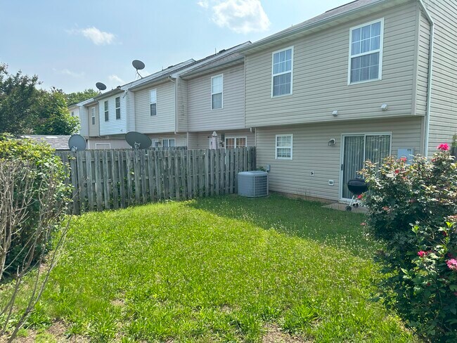 Foto del edificio - 9815 W Midland Way