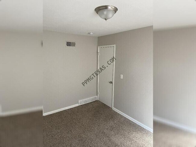 Foto del edificio - 9164 E Newton St