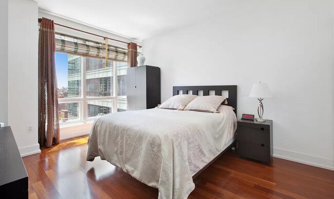 Foto del edificio - 350 W 42nd St