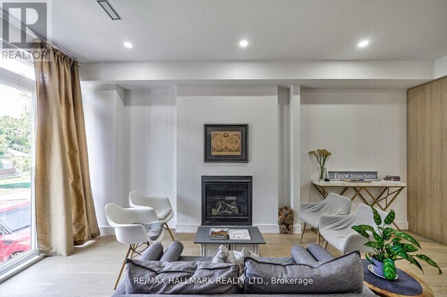 Building Photo - 47 Manderley Dr