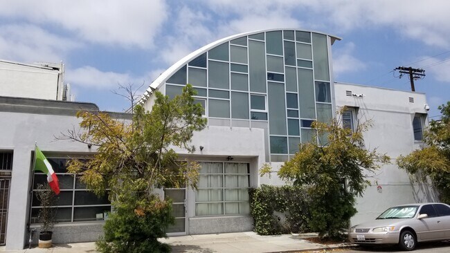 Foto del edificio - 1863 S Mansfield Ave