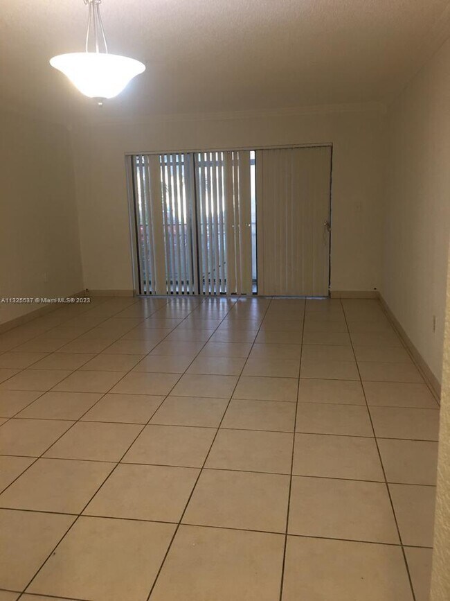 Foto del edificio - 650 NE 149th St