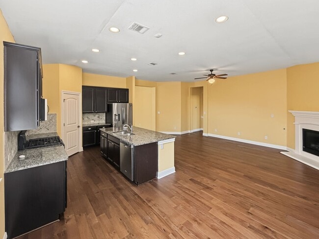 Building Photo - 815 Expedition Way