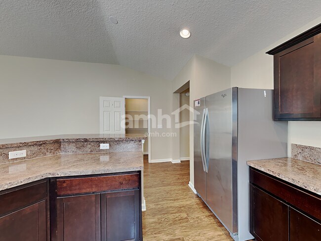 Foto del edificio - 563 Worcester Ct