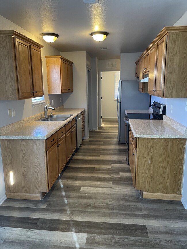 Building Photo - 2981 Redbud Ct