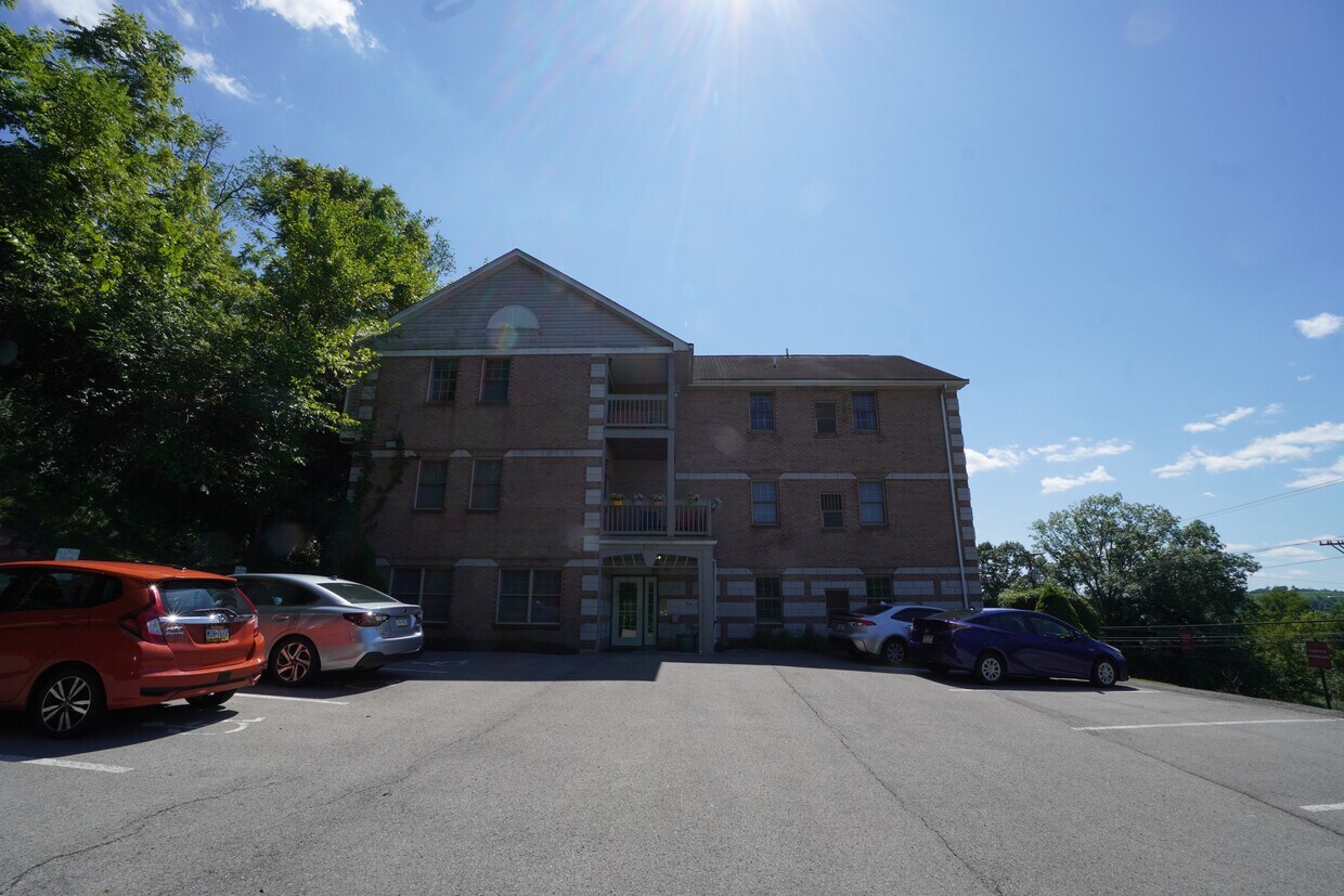 Photo - 2445 Old Greentree Rd (Carnegie, PA)