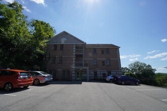 Building Photo - 2445 Old Greentree Rd