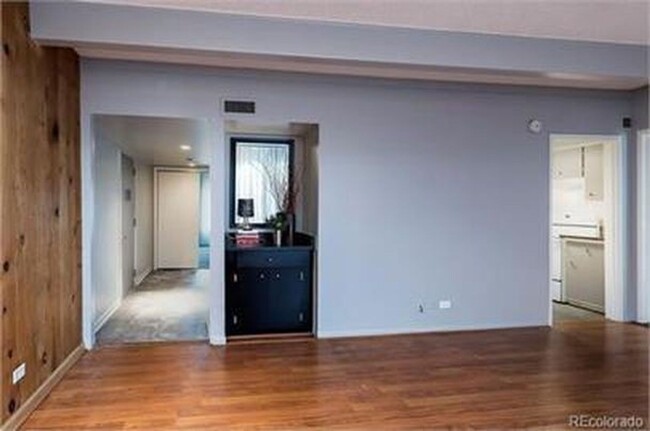 Foto del edificio - 3 Bedroom 2 Bathroom Condo Available!