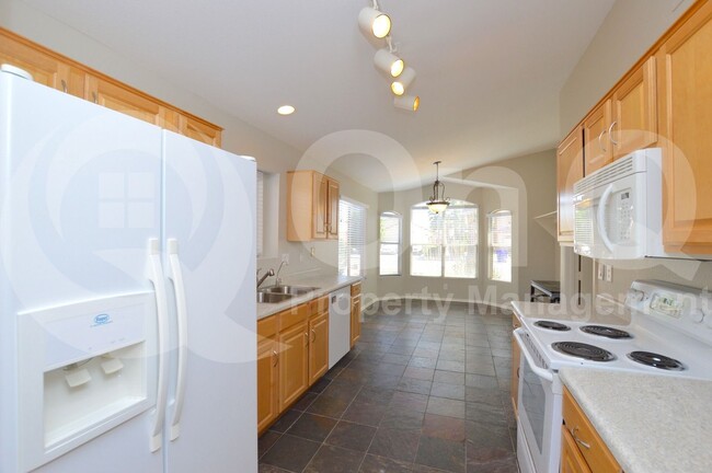 Building Photo - 2230 E Pinto Dr