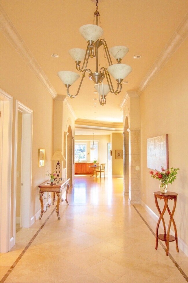 Foto del edificio - Stunning Waterfront Furnished Home with Am...