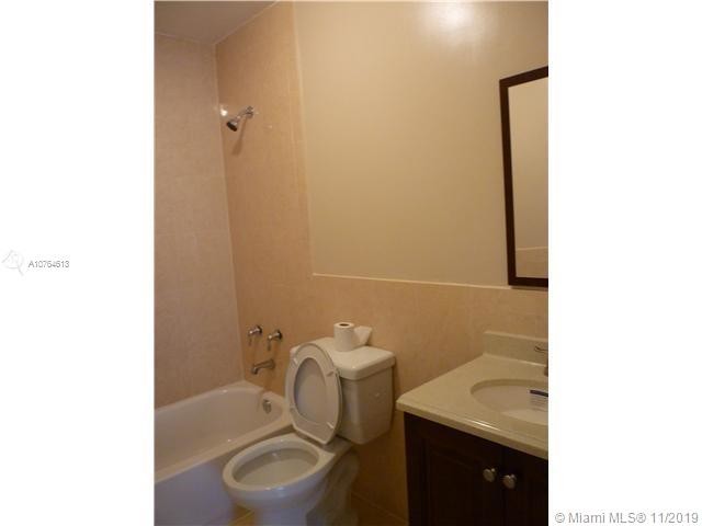 Building Photo - 7511 SW 26th Ct