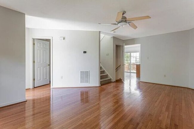 Building Photo - Exceptional Townhome in Taylor Spring Subd...
