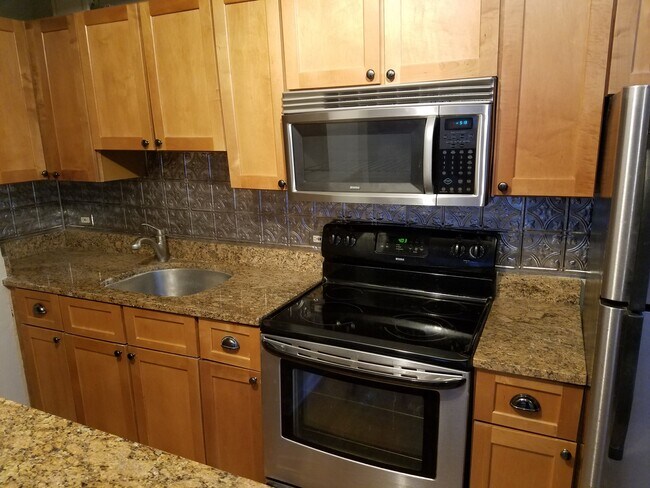 Foto del edificio - 4180 N Marine Dr