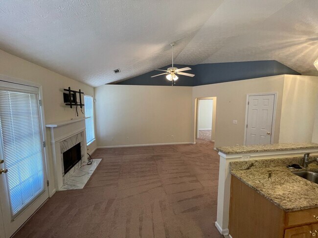 Foto del edificio - 2500 Hillvale Cir