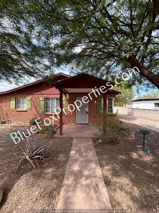 Primary Photo - 2309 N Chrysler Dr