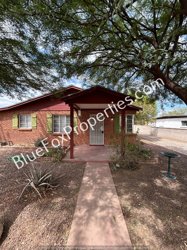 Building Photo - 2309 N Chrysler Dr