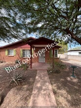 Building Photo - 2309 N Chrysler Dr