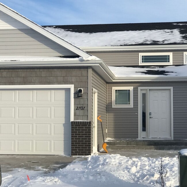 Building Photo - Eaglewood 3 bed/ 2 bath Twin Home