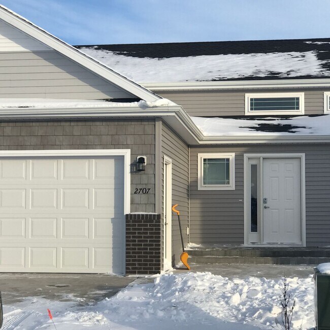 Foto del edificio - Eaglewood 3 bed/ 2 bath Twin Home