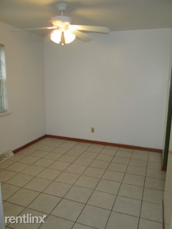 Foto del edificio - 1317 Tompkins Dr