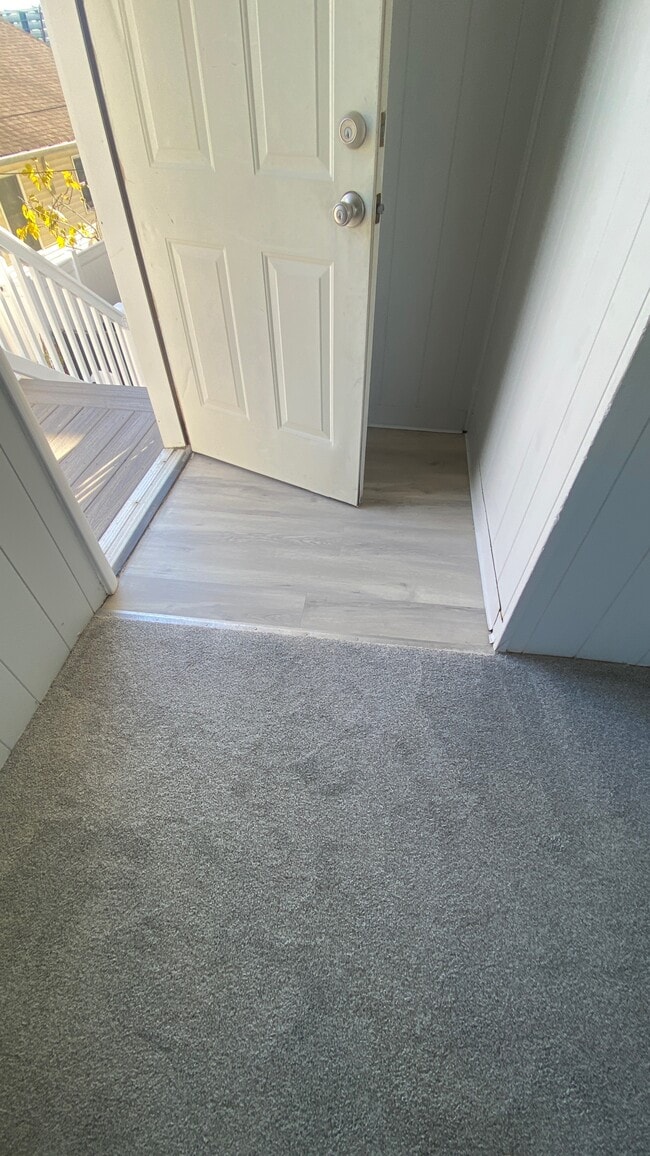 Building Photo - 226 E Cresse Ave