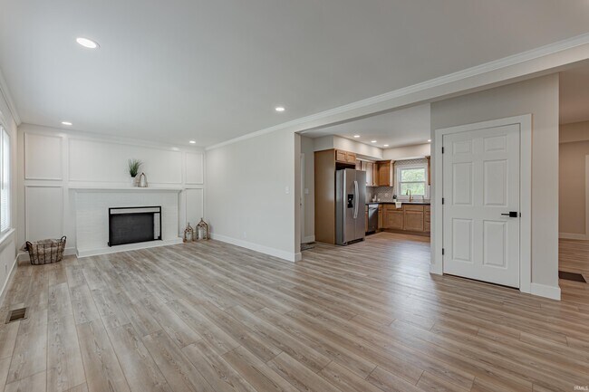 Foto del edificio - 1710 Russell Ave