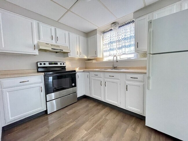 Foto del edificio - SPACIOUS 2 Bedroom Duplex Available!