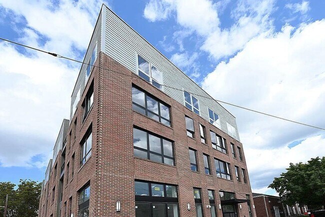 Building Photo - 115-117 W 2nd St