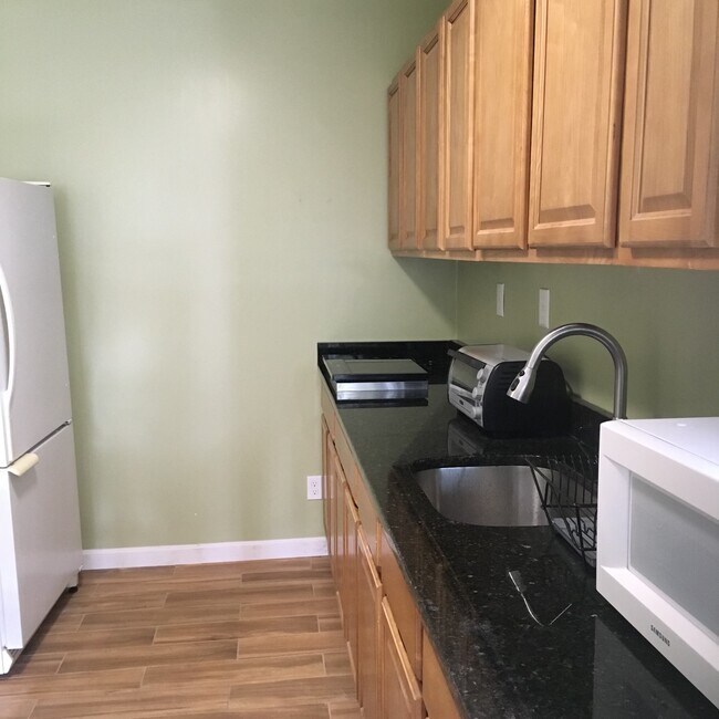 38 Floyd St Unit 3, Waltham, MA 02453 38 Floyd St Waltham, MA